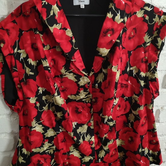 Magnolia Place Plus Size Black & Red Poppy Floral Print Tamara Top - Picture 5 of 6